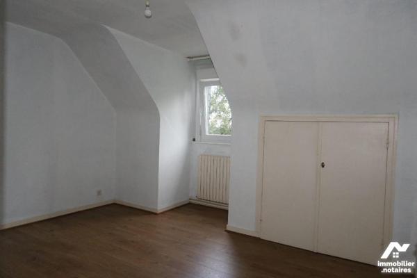 Maison d'habitation située en campagne à Quimerc'h (29590) comprenant : entrée, cuisine équipée...