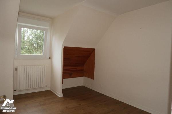 Maison d'habitation située en campagne à Quimerc'h (29590) comprenant : entrée, cuisine équipée...