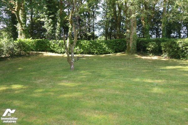 Maison d'habitation située en campagne à Quimerc'h (29590) comprenant : entrée, cuisine équipée...