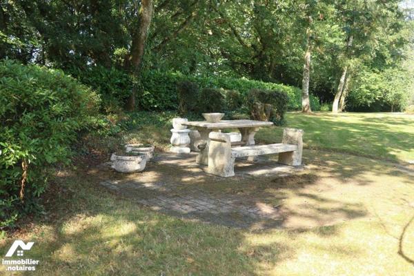 Maison d'habitation située en campagne à Quimerc'h (29590) comprenant : entrée, cuisine équipée...