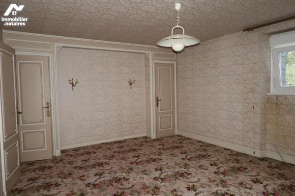 Maison d'habitation située en campagne à Quimerc'h (29590) comprenant : entrée, cuisine équipée...