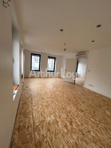 Bureaux 190 m² à vendre ou à louer - Emplacement stratégique Roubaix Hôtel de Ville, métro au pied de l’immeuble