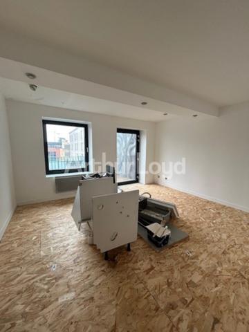 Bureaux 190 m² à vendre ou à louer - Emplacement stratégique Roubaix Hôtel de Ville, métro au pied de l’immeuble