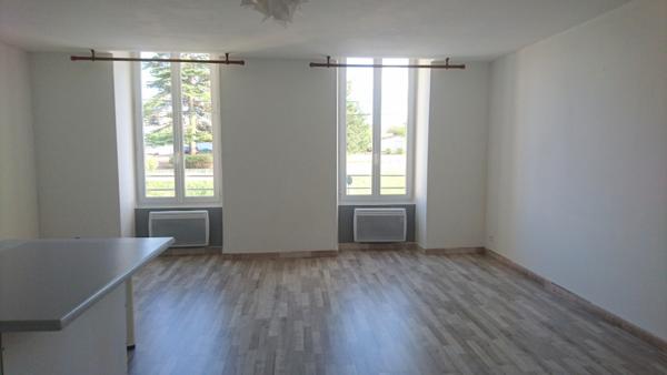 Appartement à louer Pons : 3 pièces, 67m² avec 2 chambre(s) à 600€ - AJP Immobilier Pons