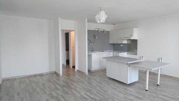Appartement à louer Pons : 3 pièces, 67m² avec 2 chambre(s) à 600€ - AJP Immobilier Pons