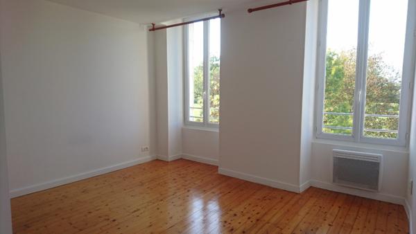 Appartement à louer Pons : 3 pièces, 67m² avec 2 chambre(s) à 600€ - AJP Immobilier Pons