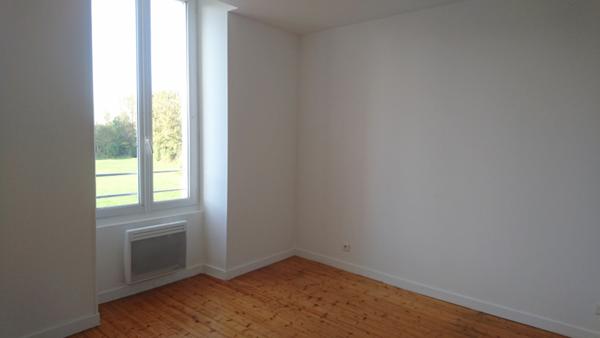 Appartement à louer Pons : 3 pièces, 67m² avec 2 chambre(s) à 600€ - AJP Immobilier Pons
