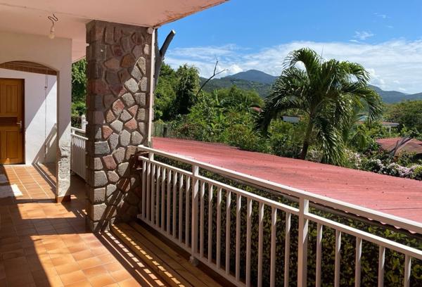 A VENDRE VUE MER SUR POINTE -NOIRE ENSEMBLE IMMOBILER DE 2 APPARTEMENTS DANS GRANDE VILLA ET UN BUNGALOW SUR 810 M² DE TERRAIN
