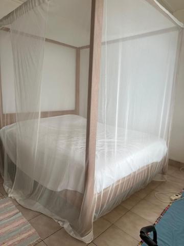 A VENDRE VUE MER SUR POINTE -NOIRE ENSEMBLE IMMOBILER DE 2 APPARTEMENTS DANS GRANDE VILLA ET UN BUNGALOW SUR 810 M² DE TERRAIN