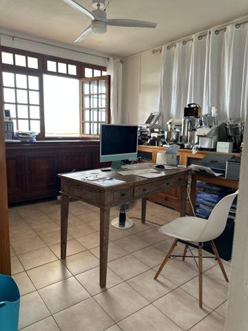 A VENDRE VUE MER SUR POINTE -NOIRE ENSEMBLE IMMOBILER DE 2 APPARTEMENTS DANS GRANDE VILLA ET UN BUNGALOW SUR 810 M² DE TERRAIN