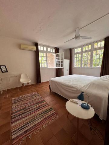 A VENDRE VUE MER SUR POINTE -NOIRE ENSEMBLE IMMOBILER DE 2 APPARTEMENTS DANS GRANDE VILLA ET UN BUNGALOW SUR 810 M² DE TERRAIN