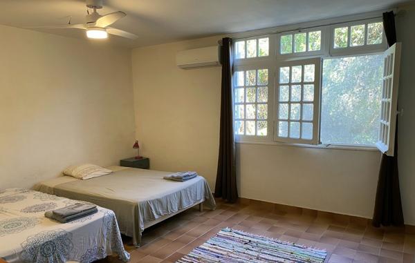 A VENDRE VUE MER SUR POINTE -NOIRE ENSEMBLE IMMOBILER DE 2 APPARTEMENTS DANS GRANDE VILLA ET UN BUNGALOW SUR 810 M² DE TERRAIN
