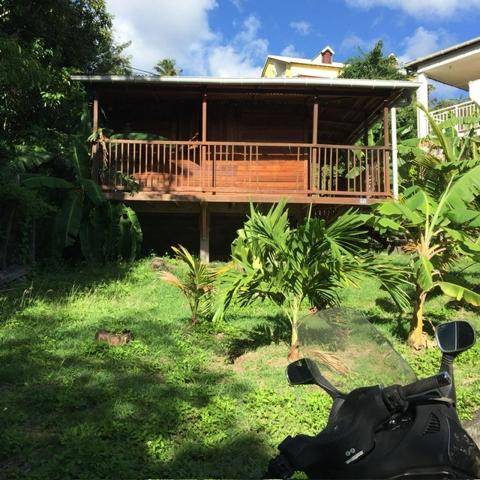 A VENDRE VUE MER SUR POINTE -NOIRE ENSEMBLE IMMOBILER DE 2 APPARTEMENTS DANS GRANDE VILLA ET UN BUNGALOW SUR 810 M² DE TERRAIN