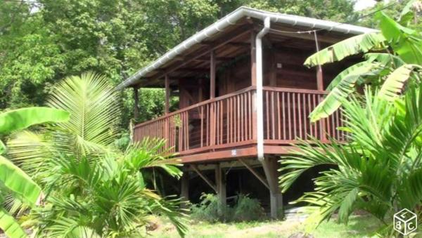 A VENDRE VUE MER SUR POINTE -NOIRE ENSEMBLE IMMOBILER DE 2 APPARTEMENTS DANS GRANDE VILLA ET UN BUNGALOW SUR 810 M² DE TERRAIN