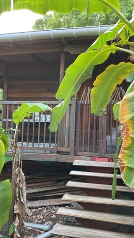 A VENDRE VUE MER SUR POINTE -NOIRE ENSEMBLE IMMOBILER DE 2 APPARTEMENTS DANS GRANDE VILLA ET UN BUNGALOW SUR 810 M² DE TERRAIN