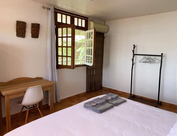 A VENDRE VUE MER SUR POINTE -NOIRE ENSEMBLE IMMOBILER DE 2 APPARTEMENTS DANS GRANDE VILLA ET UN BUNGALOW SUR 810 M² DE TERRAIN