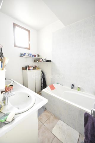 Maison familiale - Proche commerces, gare et A13