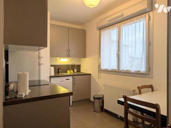 MIRIBEL T3 AVEC BALCON CAVE GARAGE ET PLACE DE PARKING