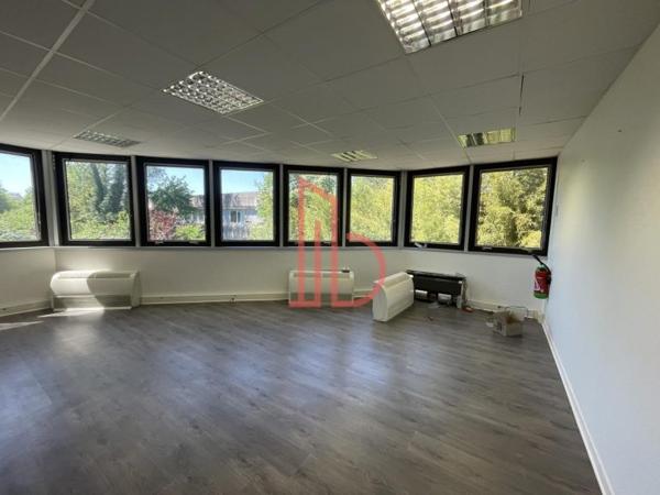 Bureau de 139 m² à vendre à Bordeaux Lac - Bruges