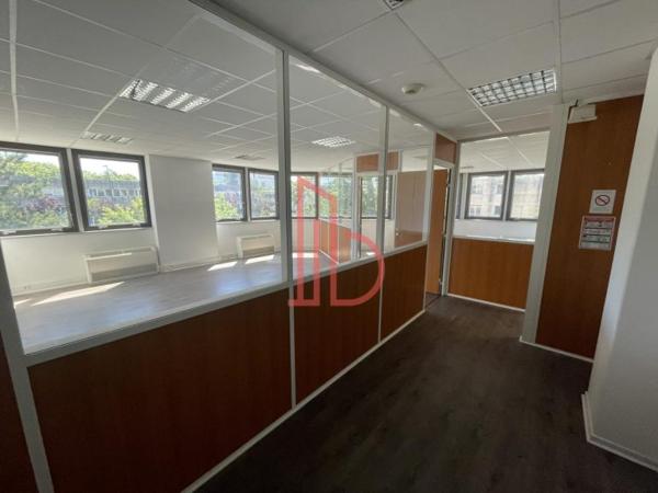 Bureau de 139 m² à vendre à Bordeaux Lac - Bruges