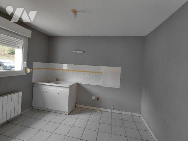 Titre : Maison 4 pièces avec garage et jardin - Pontivy

À vendre à Pontivy (56300), maison m...