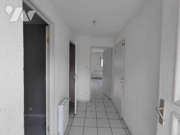 Titre : Maison 4 pièces avec garage et jardin - Pontivy

À vendre à Pontivy (56300), maison m...