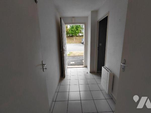 Titre : Maison 4 pièces avec garage et jardin - Pontivy

À vendre à Pontivy (56300), maison m...