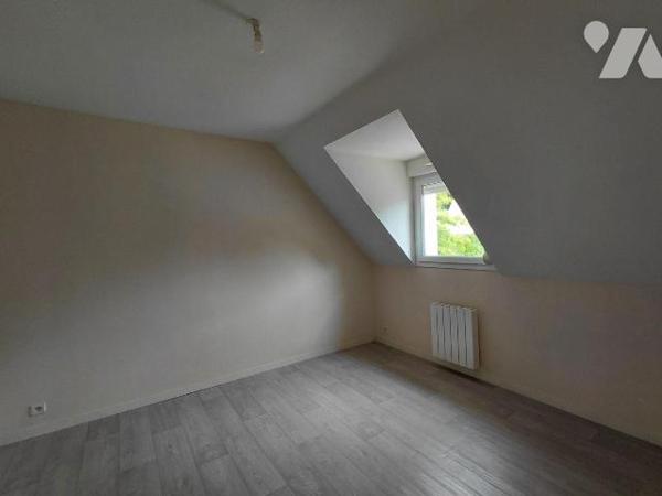 Titre : Maison 4 pièces avec garage et jardin - Pontivy

À vendre à Pontivy (56300), maison m...