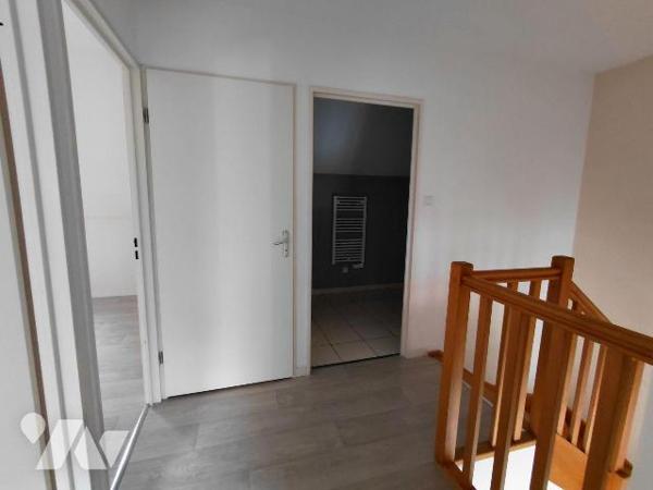 Titre : Maison 4 pièces avec garage et jardin - Pontivy

À vendre à Pontivy (56300), maison m...