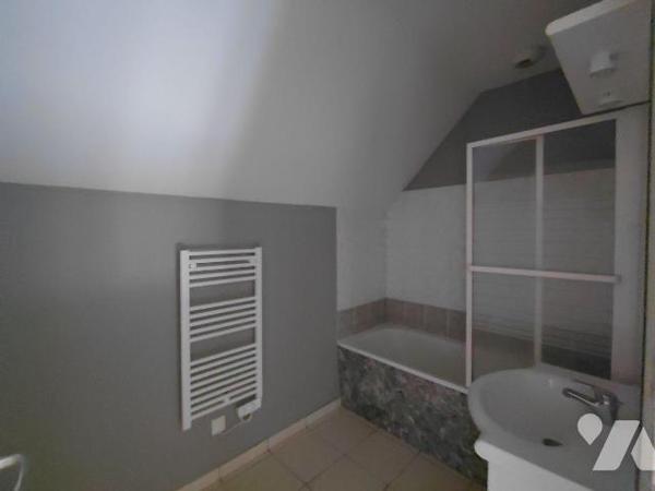 Titre : Maison 4 pièces avec garage et jardin - Pontivy

À vendre à Pontivy (56300), maison m...