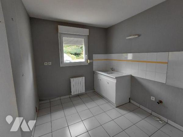 Titre : Maison 4 pièces avec garage et jardin - Pontivy

À vendre à Pontivy (56300), maison m...