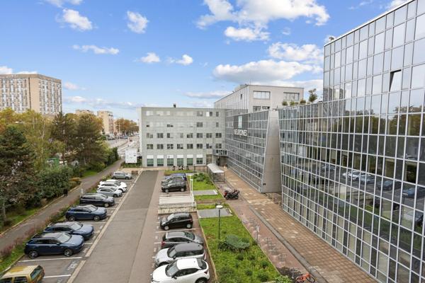 Nanterre à proximité du RER, Bureaux cloisonnés à loyer compétitif, avec parkings