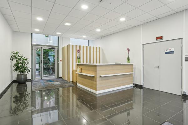 Nanterre à proximité du RER, Bureaux cloisonnés à loyer compétitif, avec parkings