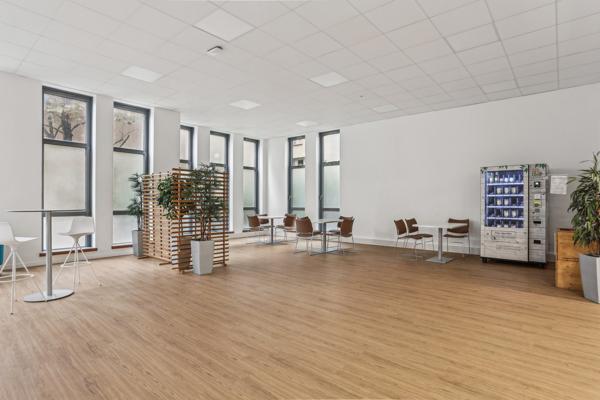 Nanterre à proximité du RER, Bureaux cloisonnés à loyer compétitif, avec parkings