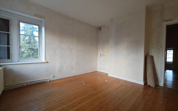 Maison à vendre    5 pièces •  Tavaux