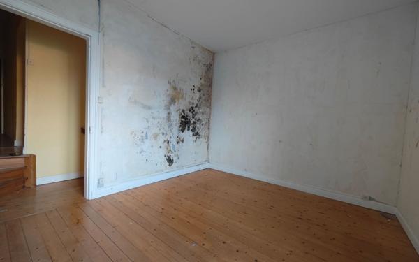 Maison à vendre    5 pièces •  Tavaux