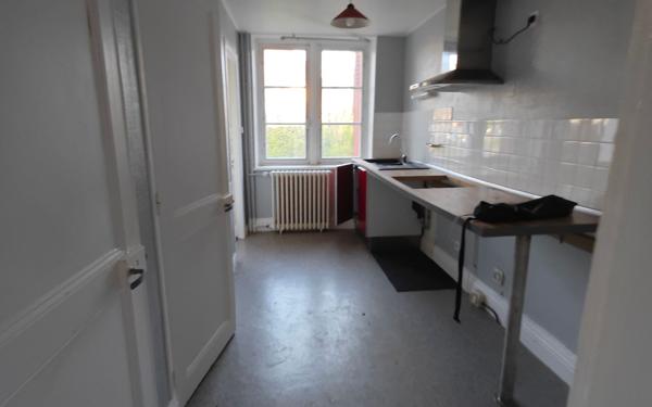 Maison à vendre    5 pièces •  Tavaux