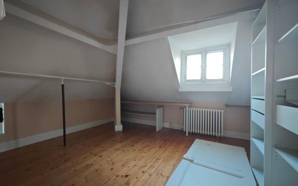 Maison à vendre    5 pièces •  Tavaux