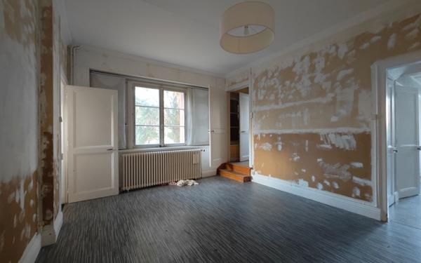 Maison à vendre    5 pièces •  Tavaux