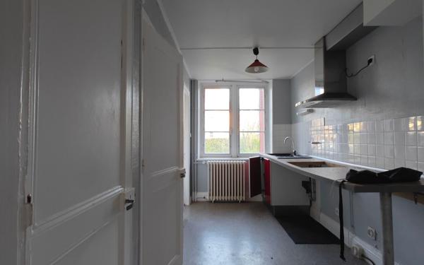 Maison à vendre    5 pièces •  Tavaux