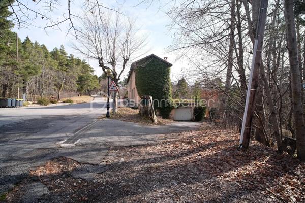 Terrain de 1 370 m²