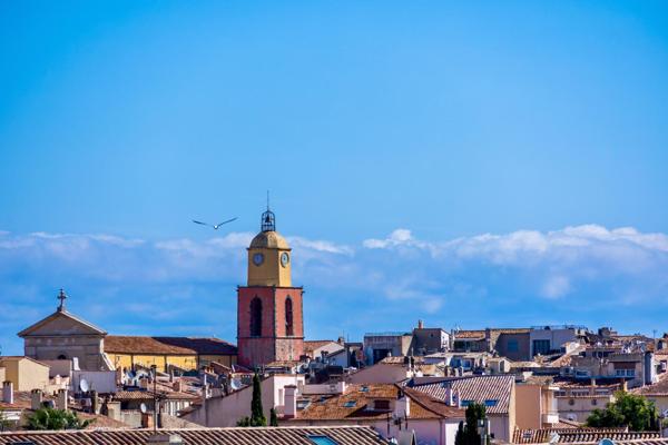 Entièrement rénové, dernier étage proche Port