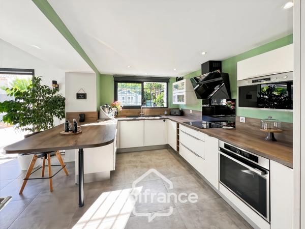 Maison à vendre 5 pièces LA GARDE (83), piscine, entièrement rénovée