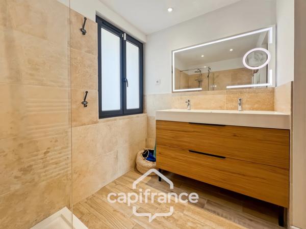 Maison à vendre 5 pièces LA GARDE (83), piscine, entièrement rénovée