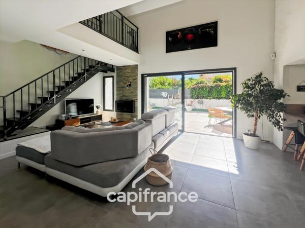 Maison à vendre 5 pièces LA GARDE (83), piscine, entièrement rénovée