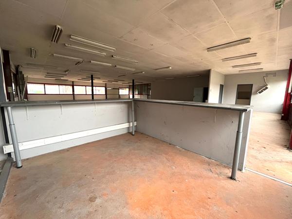 Location Local commercial475 m² - 1 Pièce - MONTAUBAN (82000)