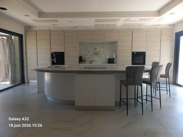 Maison + local professionnel + appartement