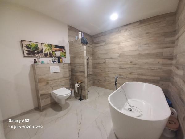 Maison + local professionnel + appartement