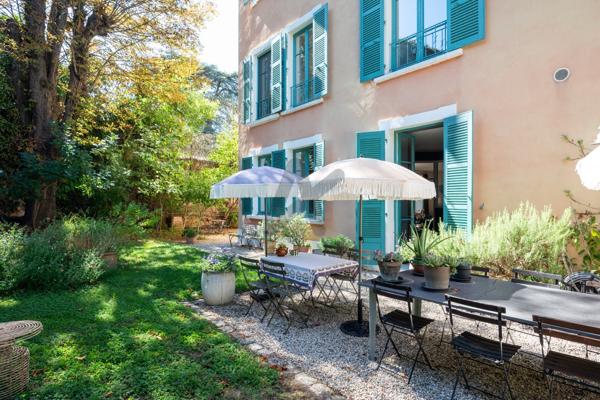 Caluire - Quai de Saône : Superbe Rez-de-jardin au coeur d'une propriété des bords de Saône