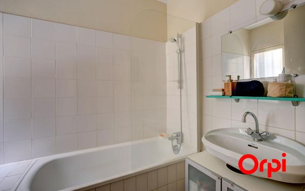 Appartement à vendre    1 pièce • 28,78 m2 Lyon 2